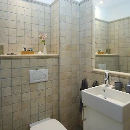 Bed and Breakfast Rue Sade 2*