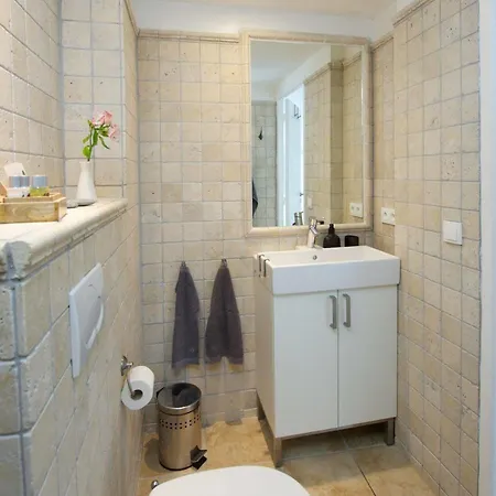 Rue Sade Bed and Breakfast 2*