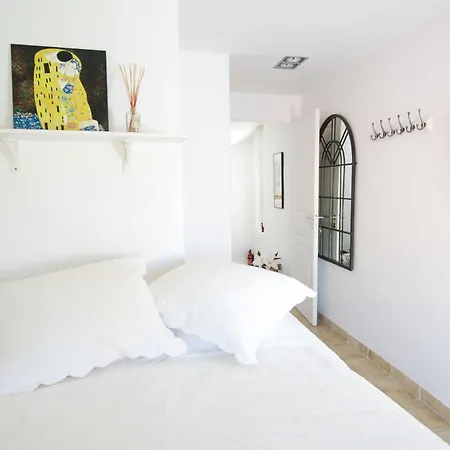Rue Sade Bed & Breakfast